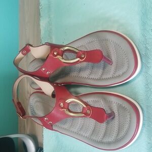 Dark red leather sandals by Duo Mei Zu Yuan